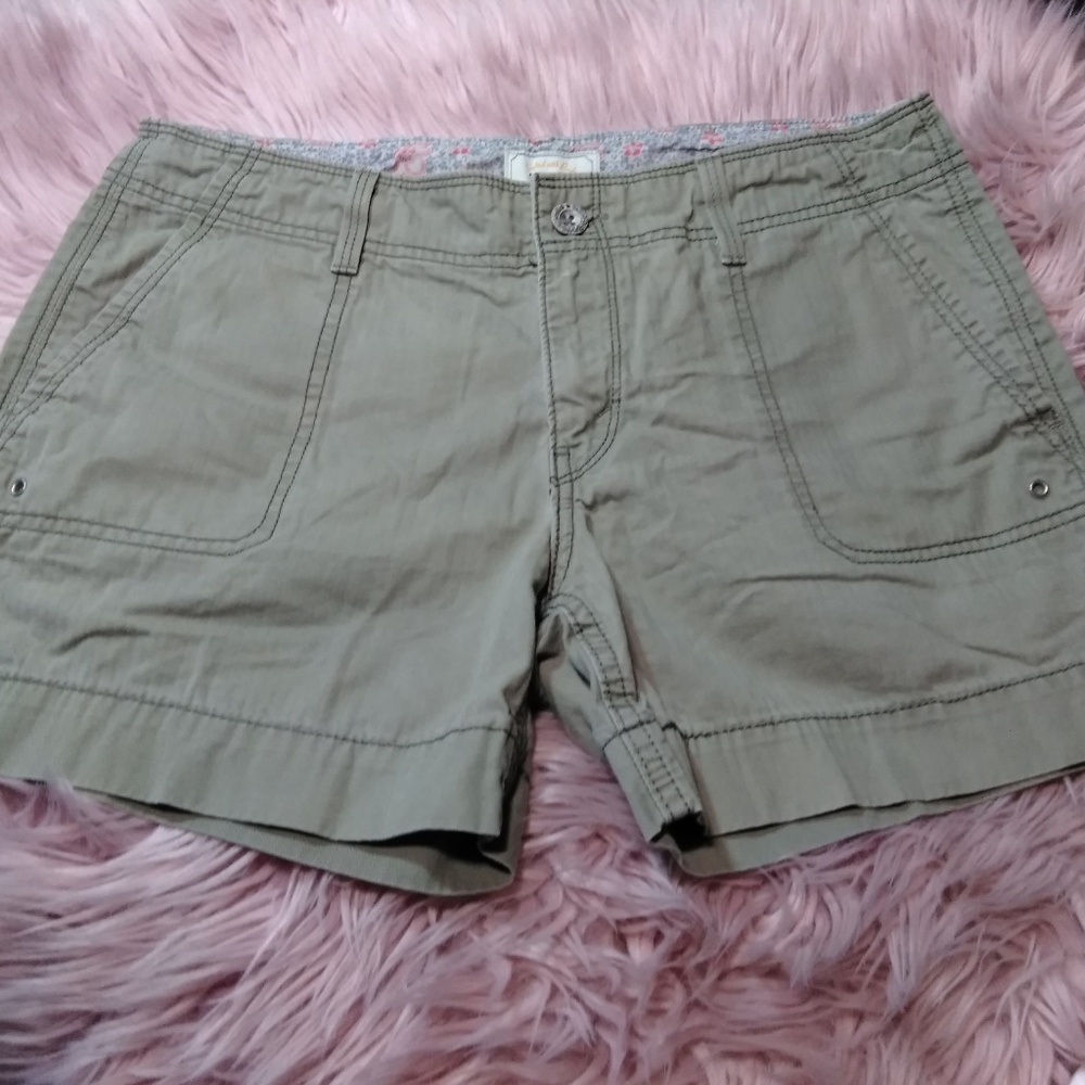Levi's crafted with pride khaki short size 8 EUC